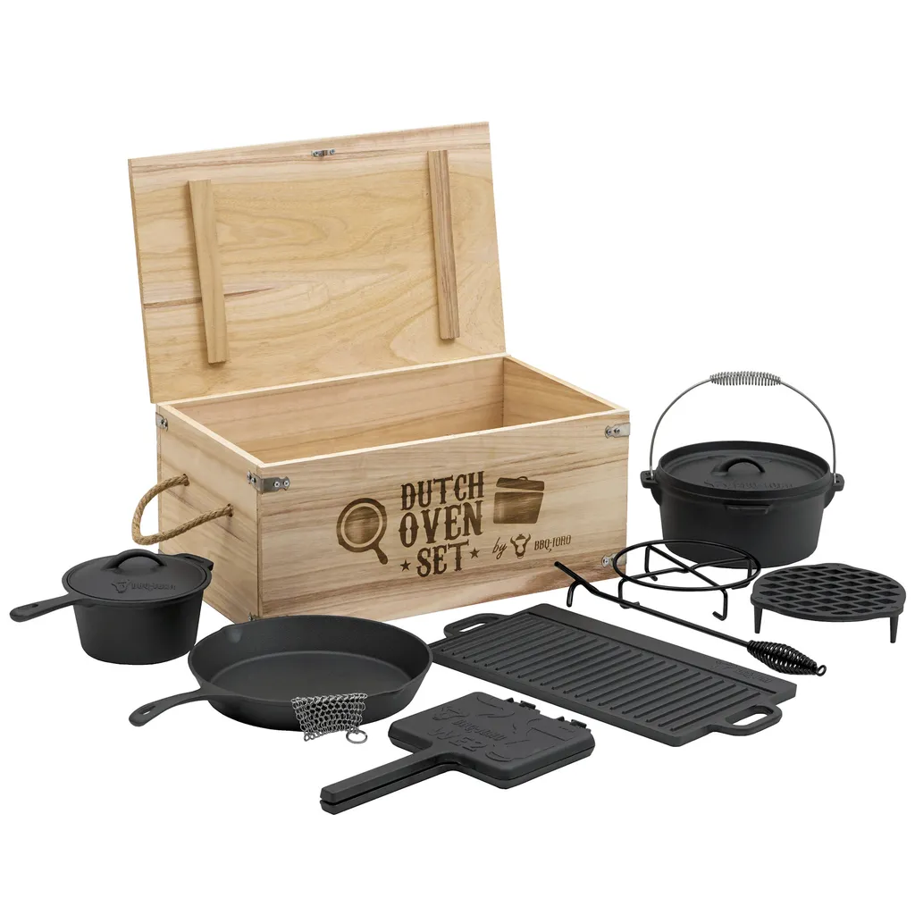 BBQ-Toro 10-teiliges Dutch Oven Set in Holzkiste mit Waffeleisen, Stieltopf, Grillpfanne und mehr